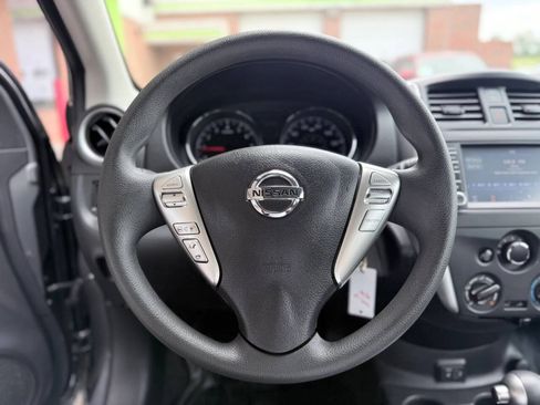 Used 2018 Nissan Versa SV FWD image 7