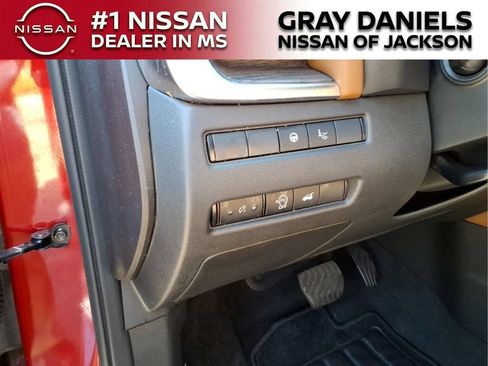 Used 2024 Nissan Rogue Platinum w/ Platinum Premium Package FWD image 13