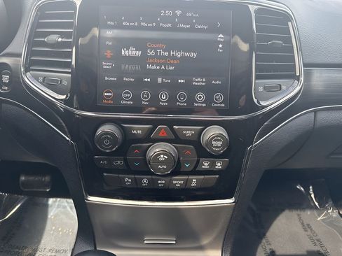 Used 2020 Jeep Grand Cherokee Limited w/ Luxury Group II image 23