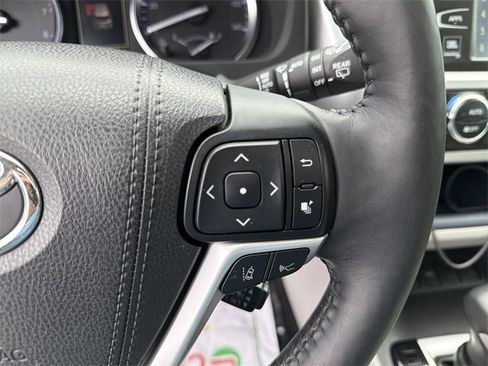 Used 2018 Toyota Highlander Limited Platinum image 26