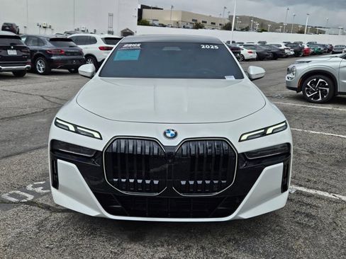 Certified 2025 BMW 760i xDrive image 2