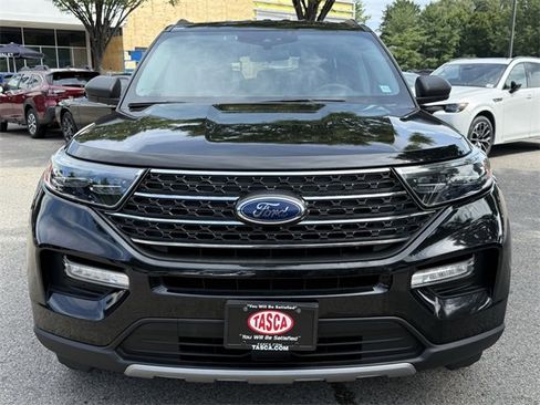 Used 2022 Ford Explorer XLT w/ Equipment Group 202A image 3