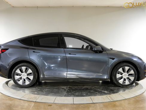 Used 2023 Tesla Model Y Long Range AWD/4WD image 8