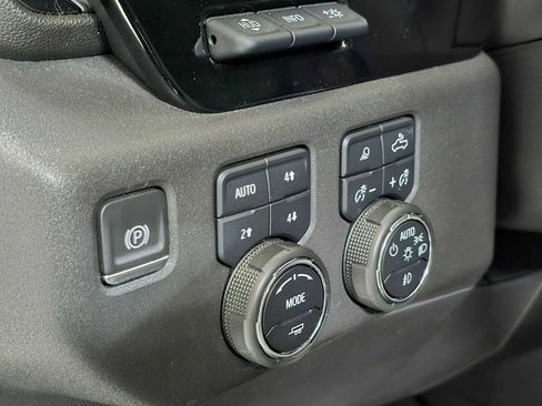 Used 2022 Chevrolet Silverado 1500 ZR2 w/ Technology Package image 25