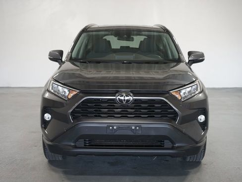Used 2020 Toyota RAV4 XLE image 2