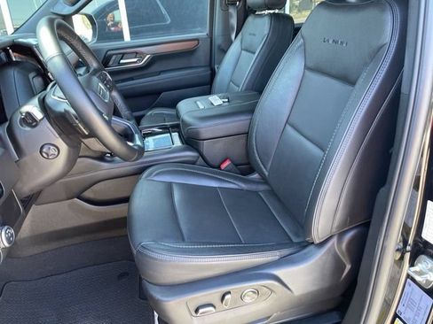 Used 2025 GMC Yukon XL Denali AWD/4WD image 10