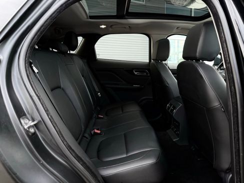Used 2018 Jaguar F-PACE Premium image 22