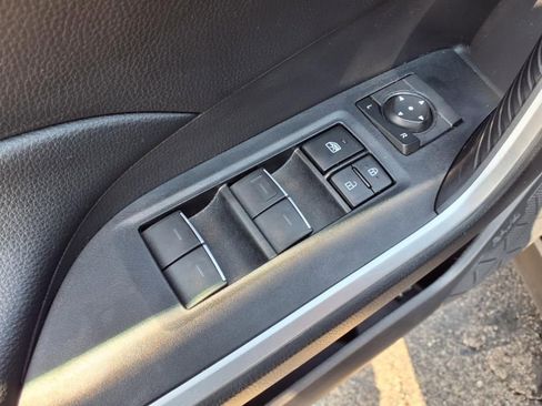 Used 2022 Toyota RAV4 XLE image 10