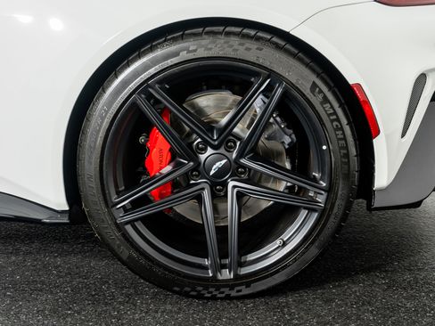 Used 2025 Aston Martin V8 Vantage Coupe image 10