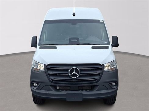 Used 2025 Mercedes-Benz Sprinter 2500 image 2