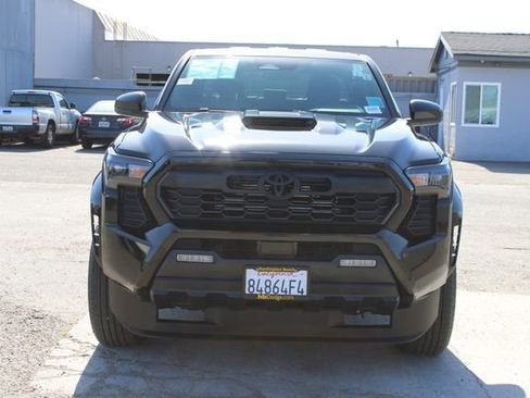 Used 2025 Toyota Tacoma TRD Sport AWD/4WD image 2