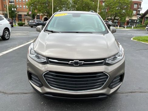 Used 2021 Chevrolet Trax LT w/ Sport Edition FWD image 2