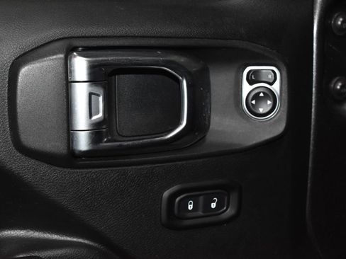 Used 2018 Jeep Wrangler Unlimited Sport S AWD/4WD image 5