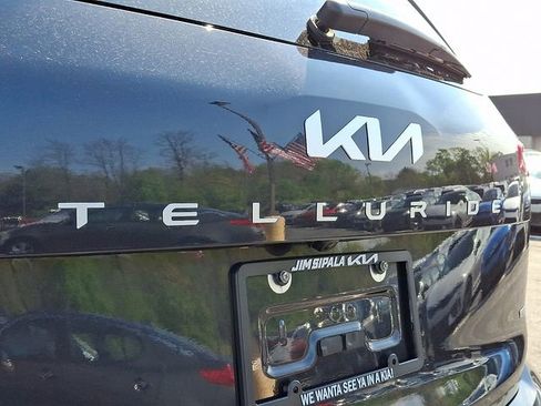 Used 2025 Kia Telluride S AWD/4WD image 32
