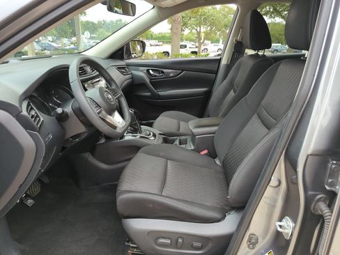 Used 2017 Nissan Rogue SV AWD/4WD image 18