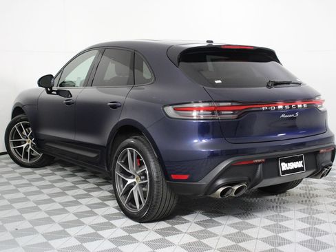 Certified 2022 Porsche Macan S AWD/4WD image 3