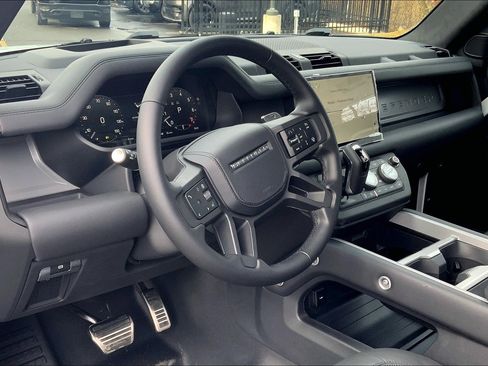 New 2025 Land Rover Defender 90 V8 image 8