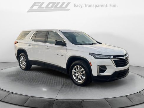 Used 2022 Chevrolet Traverse LS image 1