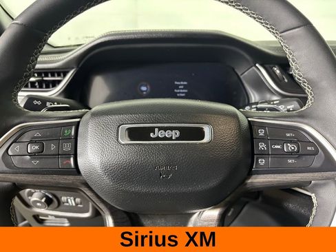Used 2024 Jeep Grand Cherokee Limited w/ Black Appearance Package AWD/4WD image 12
