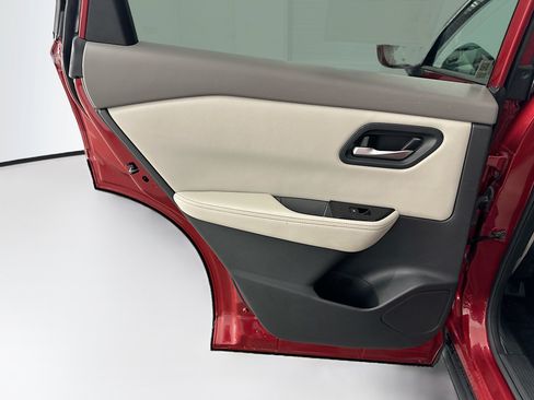 Used 2025 Nissan Rogue SV AWD/4WD image 26