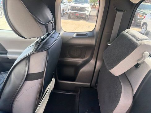 Used 2017 Toyota Tacoma SR5 w/ Tow Package RWD image 24