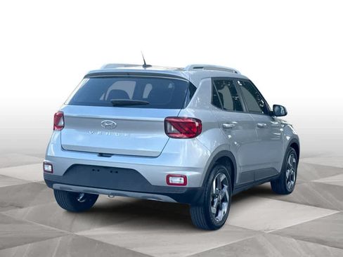 Used 2024 Hyundai Venue SEL FWD image 5