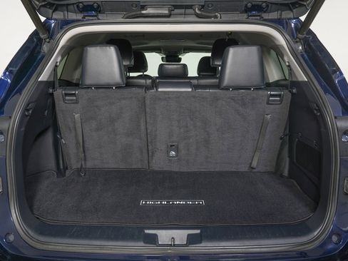 Used 2023 Toyota Highlander XLE FWD image 10