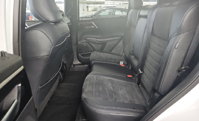 Used 2025 Mitsubishi Outlander SE FWD image 13