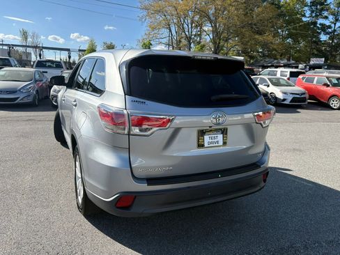 Used 2014 Toyota Highlander LE image 4
