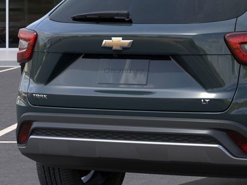 New 2025 Chevrolet Trax LT w/ Driver Confidence Package image 38