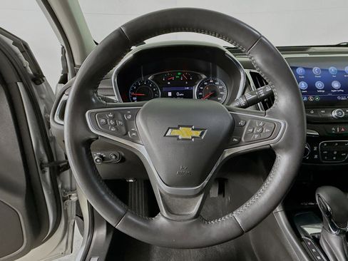 Used 2022 Chevrolet Equinox Premier image 11
