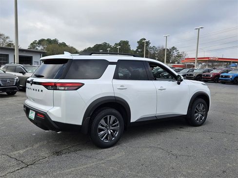 New 2025 Nissan Pathfinder SV image 10