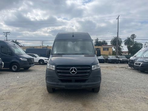 Used 2019 Mercedes-Benz Sprinter 170 image 2