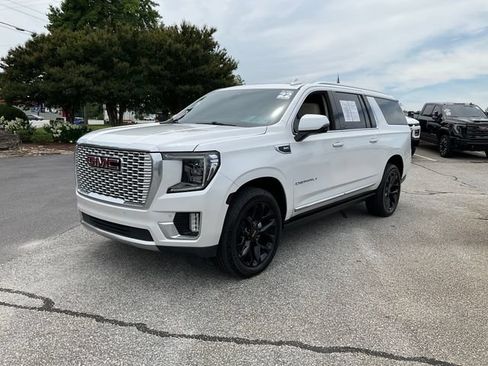 Used 2022 GMC Yukon XL Denali AWD/4WD image 1