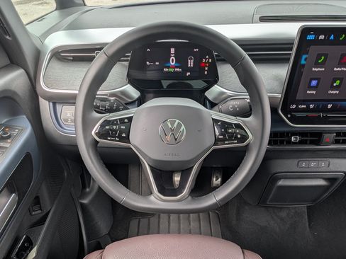 Used 2025 Volkswagen ID. Buzz Pro S Plus RWD image 23