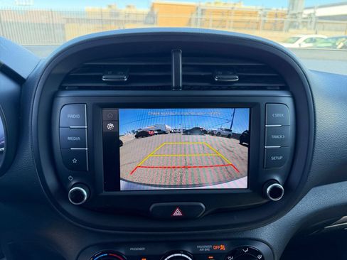 Used 2025 Kia Soul LX w/ LX Technology Package FWD image 21
