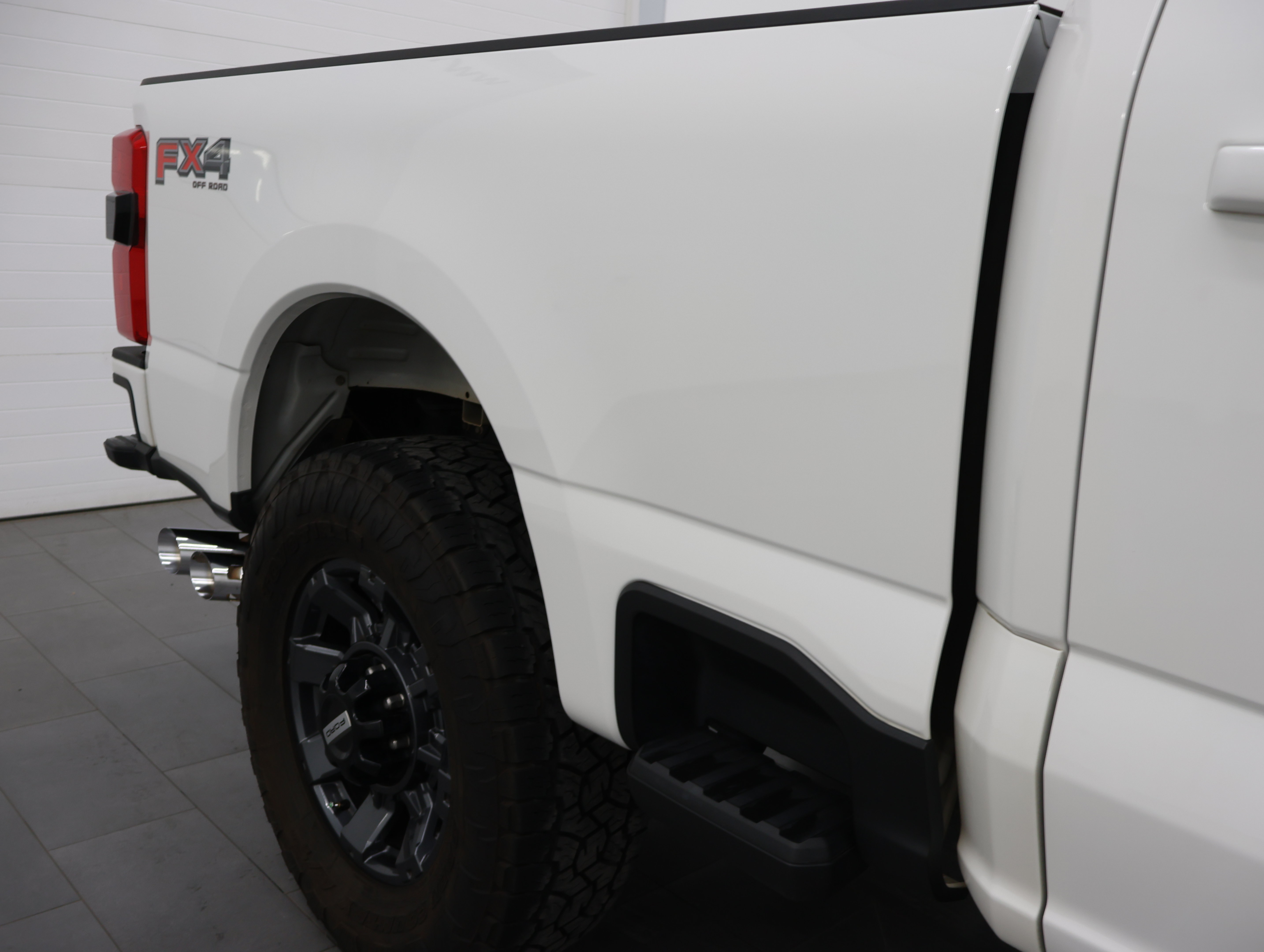 Used 2024 Ford F350 Lariat w/ Lariat Ultimate Package AWD/4WD image 31