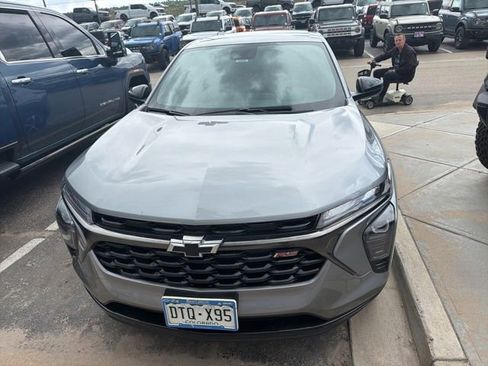 Used 2024 Chevrolet Trax RS w/ Driver Confidence Package FWD image 2