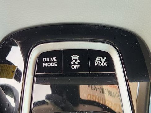 Used 2026 Toyota Corolla LE FWD image 15