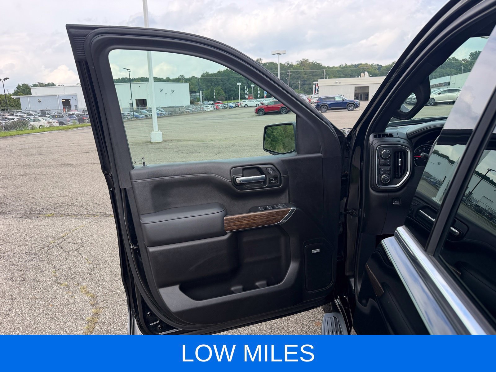 Used 2022 Chevrolet Silverado 1500 High Country w/ LPO, Dark Essentials Package AWD/4WD image 11