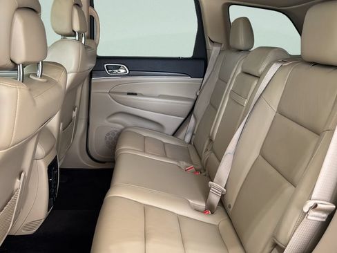 Used 2019 Jeep Grand Cherokee Limited AWD/4WD image 39