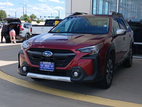 Used 2023 Subaru Outback Touring AWD/4WD image 3