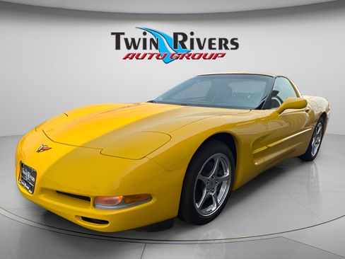Used 2004 Chevrolet Corvette Coupe w/ Preferred Equipment Group RWD image 1