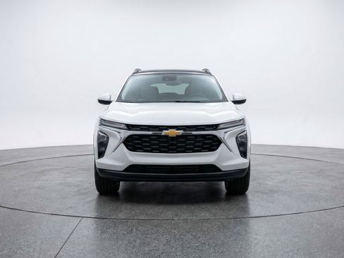 Used 2025 Chevrolet TrailBlazer LT image 2