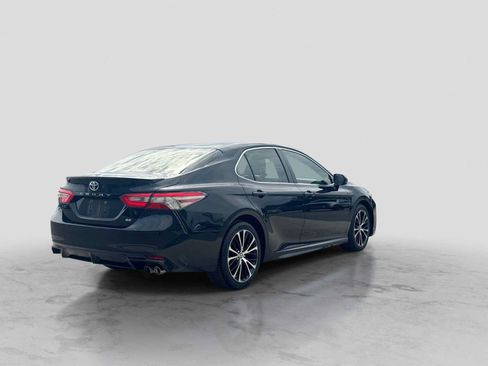 Used 2018 Toyota Camry SE FWD image 6