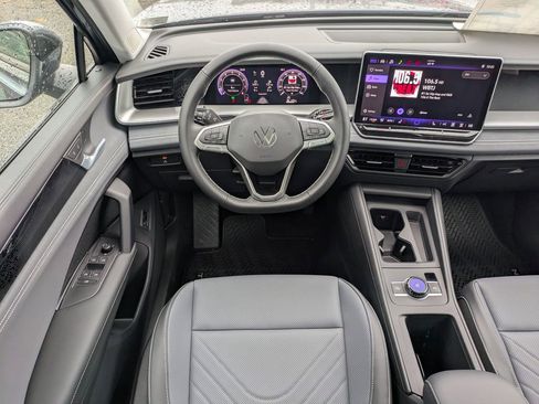 New 2026 Volkswagen Tiguan SE image 16