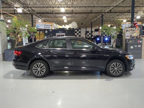 Used 2019 Volkswagen Jetta SEL w/ Cold Weather Package FWD image 7