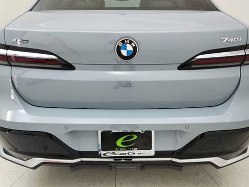 Used 2025 BMW 740i xDrive 740i xDrive w/ Premium Package image 11