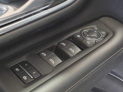 Used 2023 Chevrolet Tahoe Premier AWD/4WD image 23