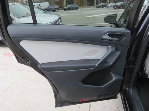 Used 2018 Volkswagen Tiguan SEL image 31